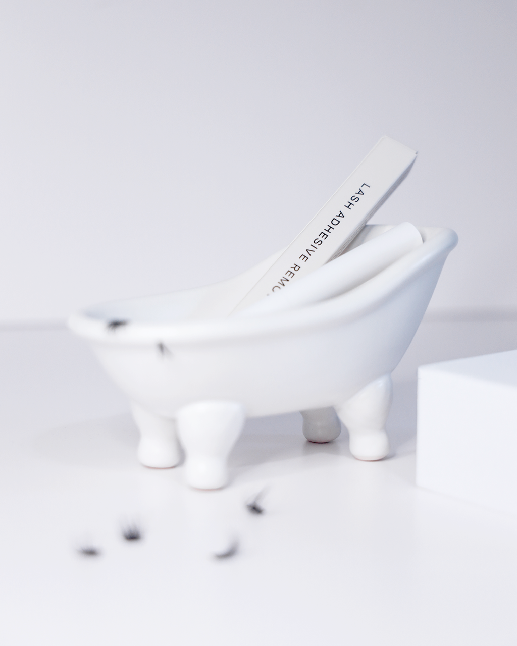 Lash Adhesive Remover