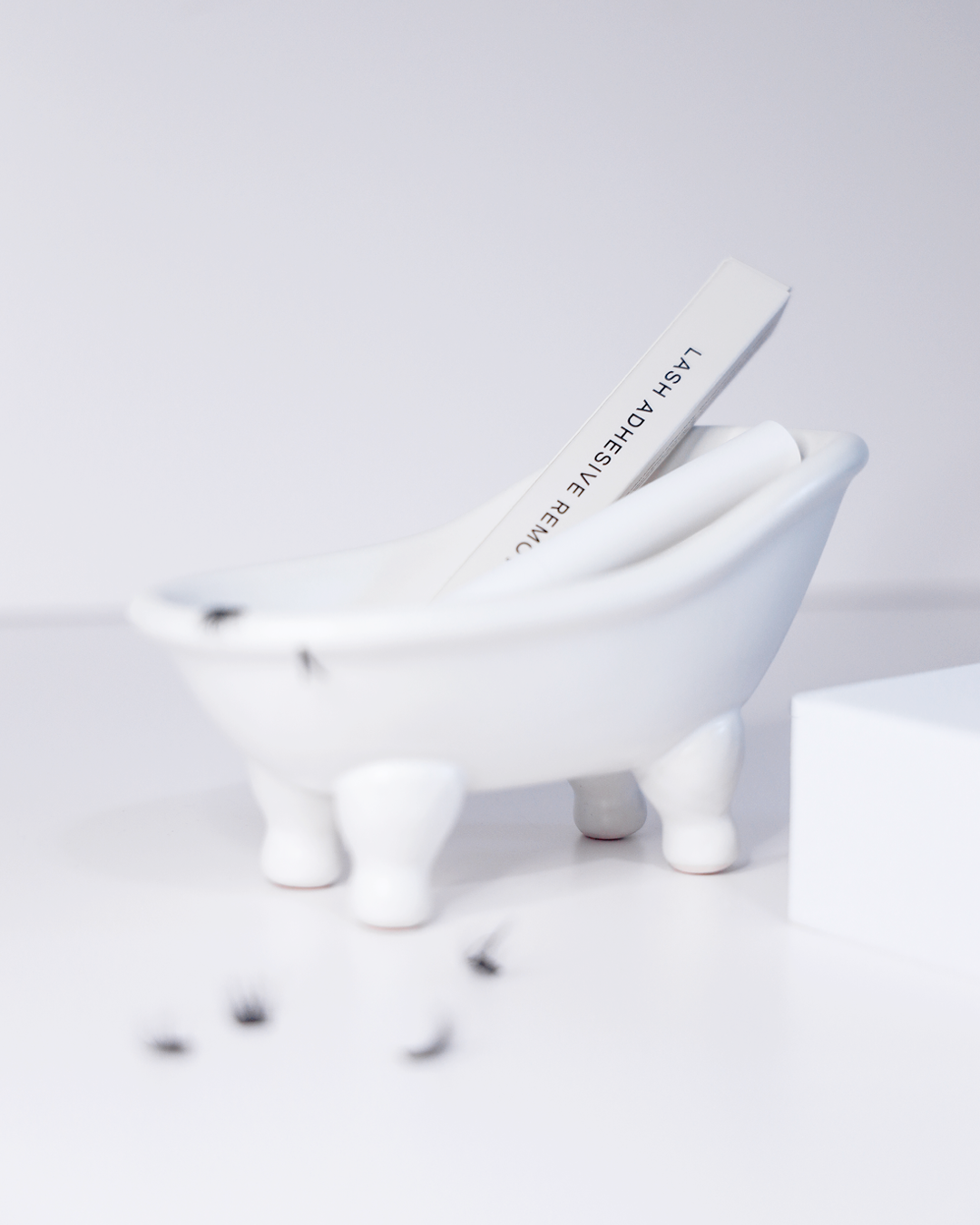 Lash Adhesive Remover
